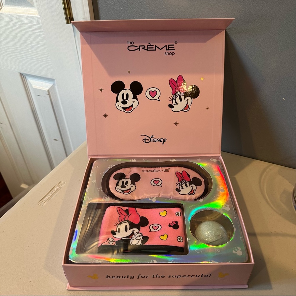 The Crème Shop Disney Limited Edition Minnie & Mickey Bath Gift Set